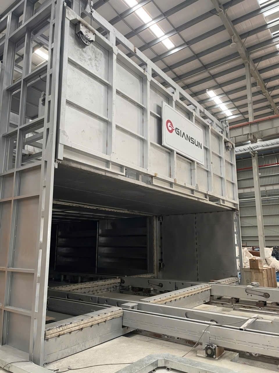 Lò sấy công nghiệp cỡ lớn trong nhà xưởng — hạng mục điển hình dùng sơn chịu nhiệt 400°C KCC QT604