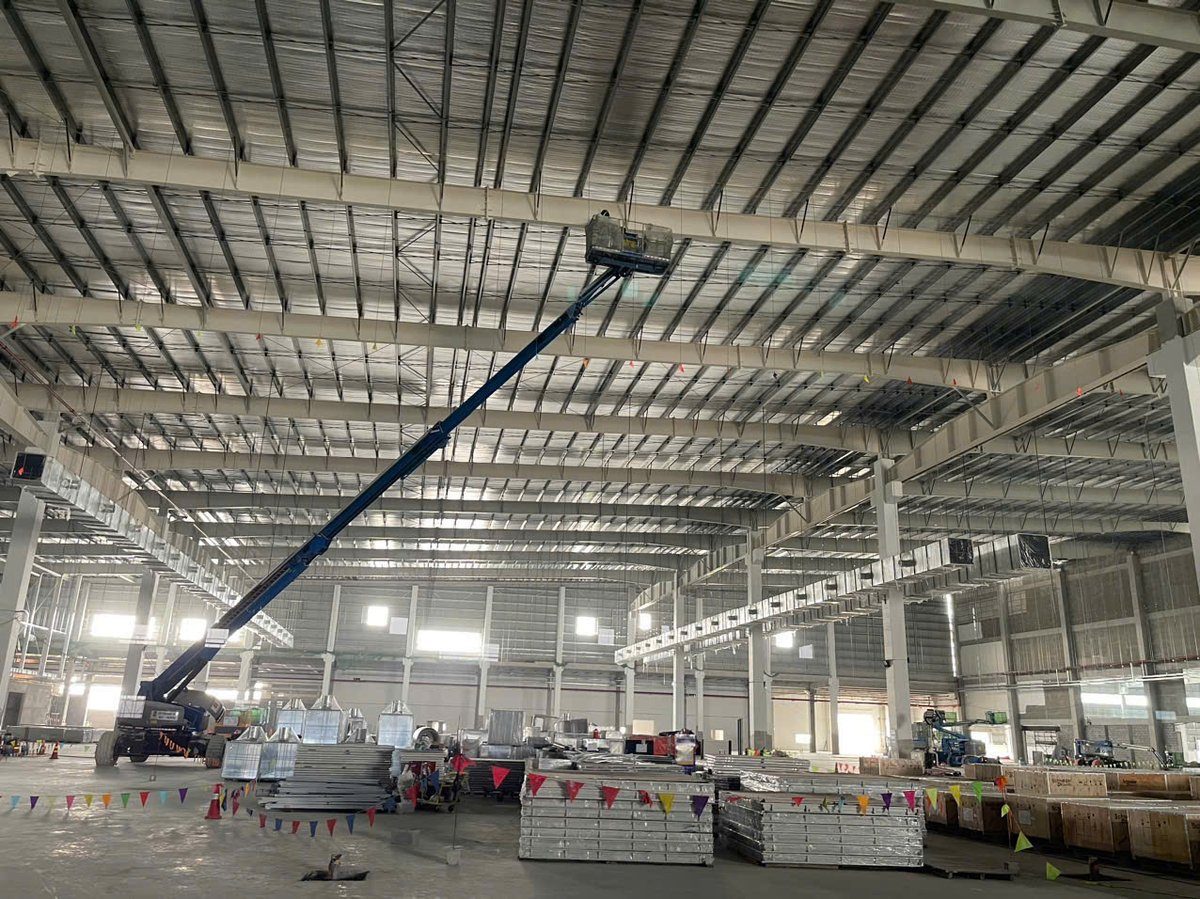 Kết cấu sắt thép nhà xưởng được sơn epoxy chống rỉ bảo vệ bền lâu